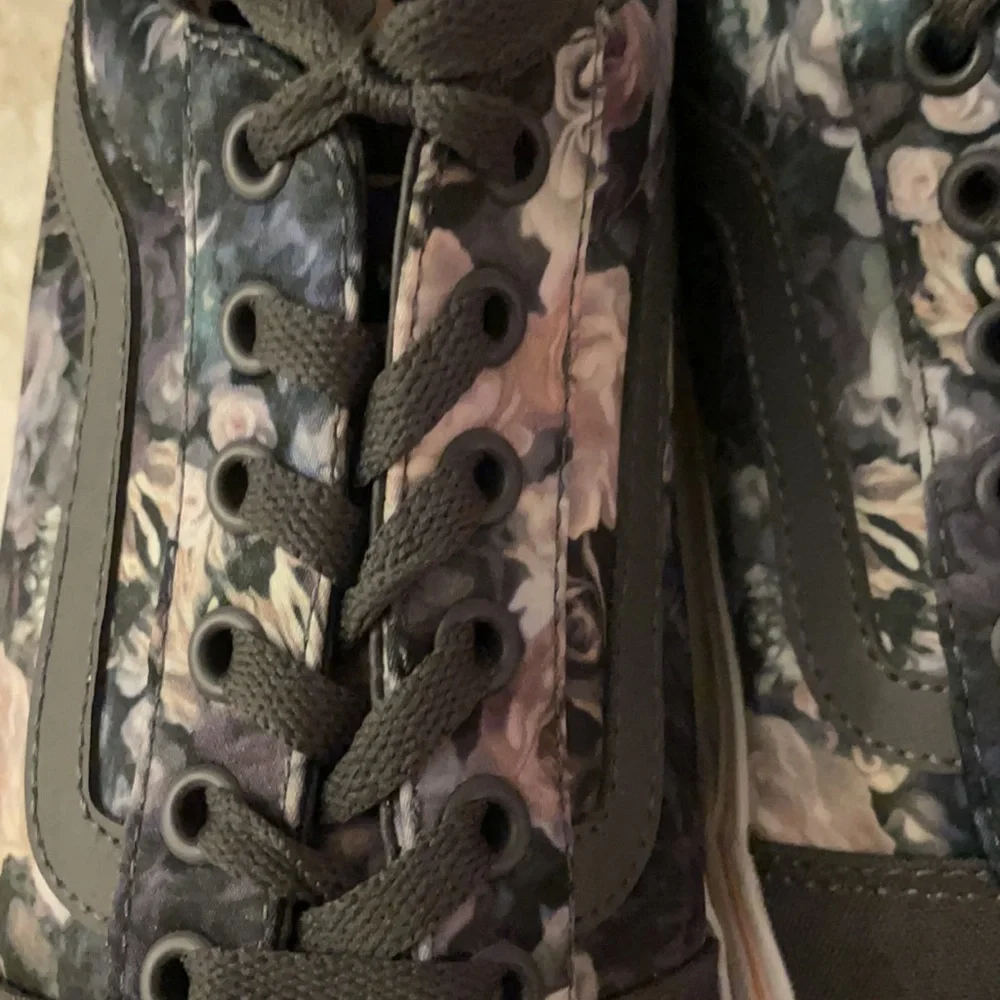 Vans Grey Floral Unisex Sneaker in 9M - Picture 5 of 12